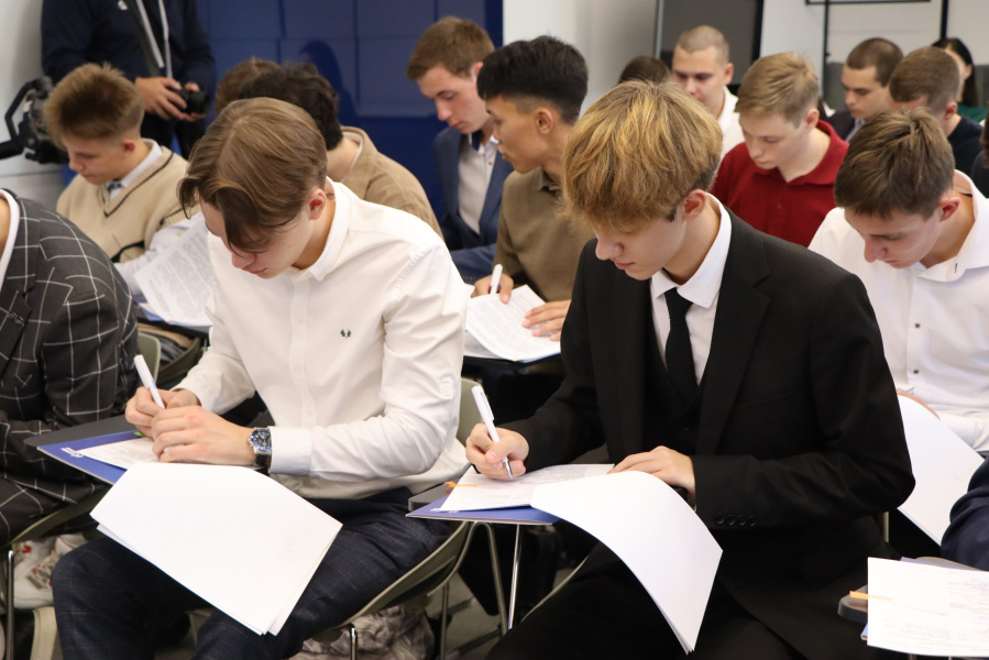 Политехники подписали договоры о целевом обучении с ПАО «Газпром нефть» Политехники подписали договоры о целевом обучении с ПАО «Газпром нефть»