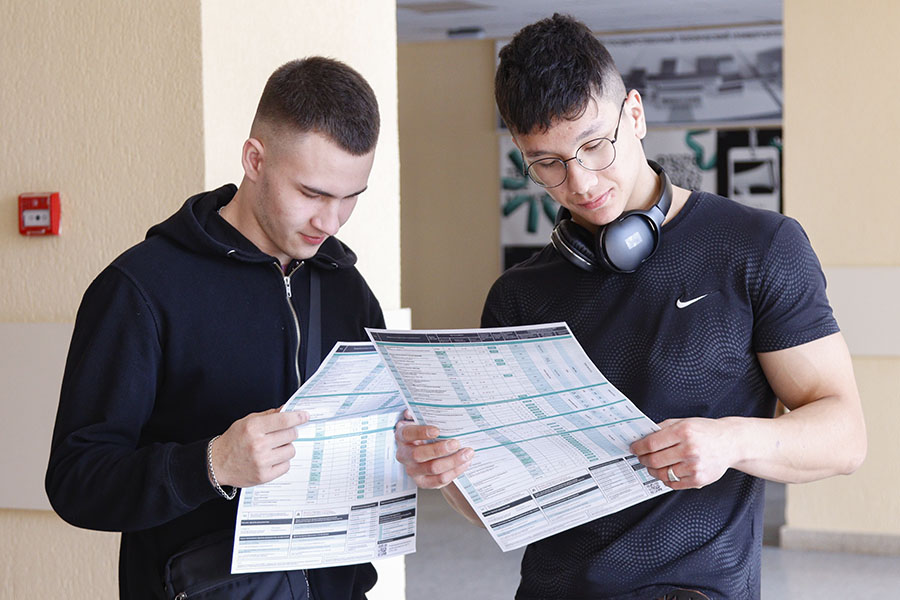 Абитуриенты познакомились с будущими работодателями: в вузе прошла ярмарка целевых мест Абитуриенты познакомились с будущими работодателями: в вузе прошла ярмарка целевых мест