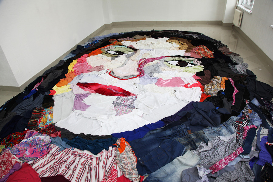 Участники Омской Арт-резиденции создали портрет "космической омички" из вторсырья Участники Омской Арт-резиденции создали портрет "космической омички" из вторсырья