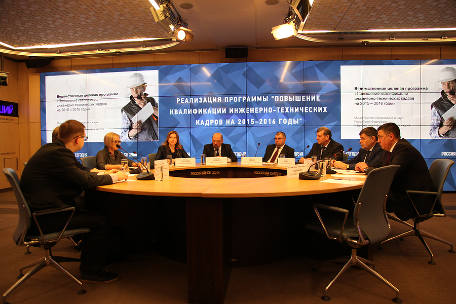 Ректор ОмГТУ Анатолий Косых: «Сейчас можно говорить о научно-образовательном консорциуме по подготовке высокопрофессиональных кадров» Ректор ОмГТУ Анатолий Косых: «Сейчас можно говорить о научно-образовательном консорциуме по подготовке высокопрофессиональных кадров»