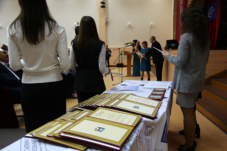 В ОмГТУ провели торжественное мероприятие ко Дню машиностроителя В ОмГТУ провели торжественное мероприятие ко Дню машиностроителя