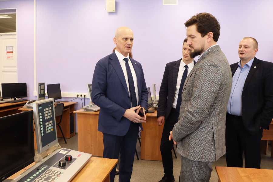 Омский политех укрепляет партнерство с ПАО Сбербанк Омский политех укрепляет партнерство с ПАО Сбербанк