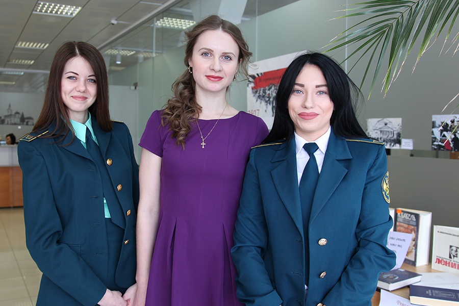 Студенты ОмГТУ пишут дипломные работы под руководством ведущих международных ученых Студенты ОмГТУ пишут дипломные работы под руководством ведущих международных ученых