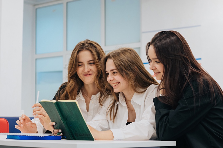 Первый в стране учебный курс по доверенному искусственному интеллекту разработали в ОмГТУ Первый в стране учебный курс по доверенному искусственному интеллекту разработали в ОмГТУ