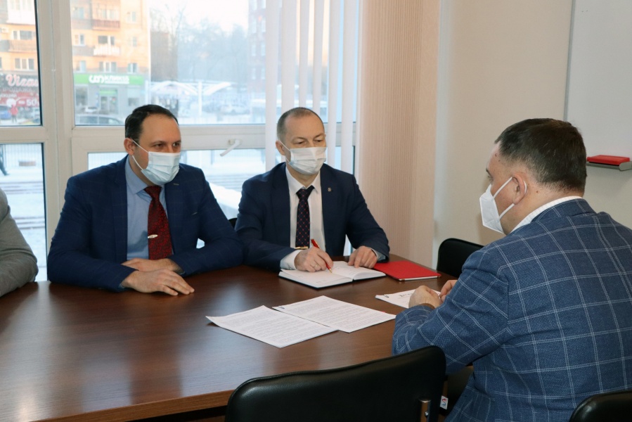 ОмГТУ укрепляет партнерские отношения в IT-сфере ОмГТУ укрепляет партнерские отношения в IT-сфере