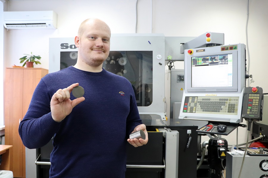 Политехники разработали уникальную технологию изготовления катодов Политехники разработали уникальную технологию изготовления катодов