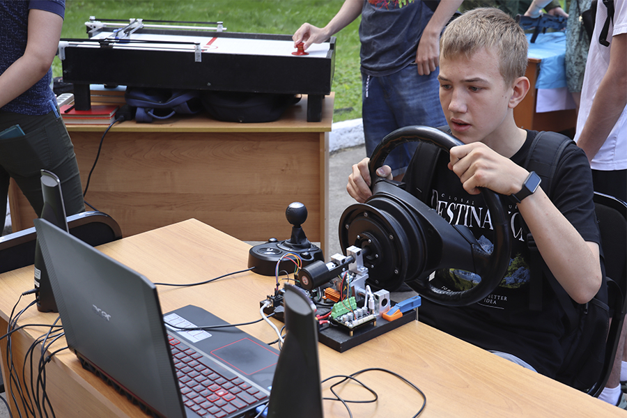 Мастер-классы, призы и яркие эмоции: в ОмГТУ прошел праздничный День абитуриента Мастер-классы, призы и яркие эмоции: в ОмГТУ прошел праздничный День абитуриента