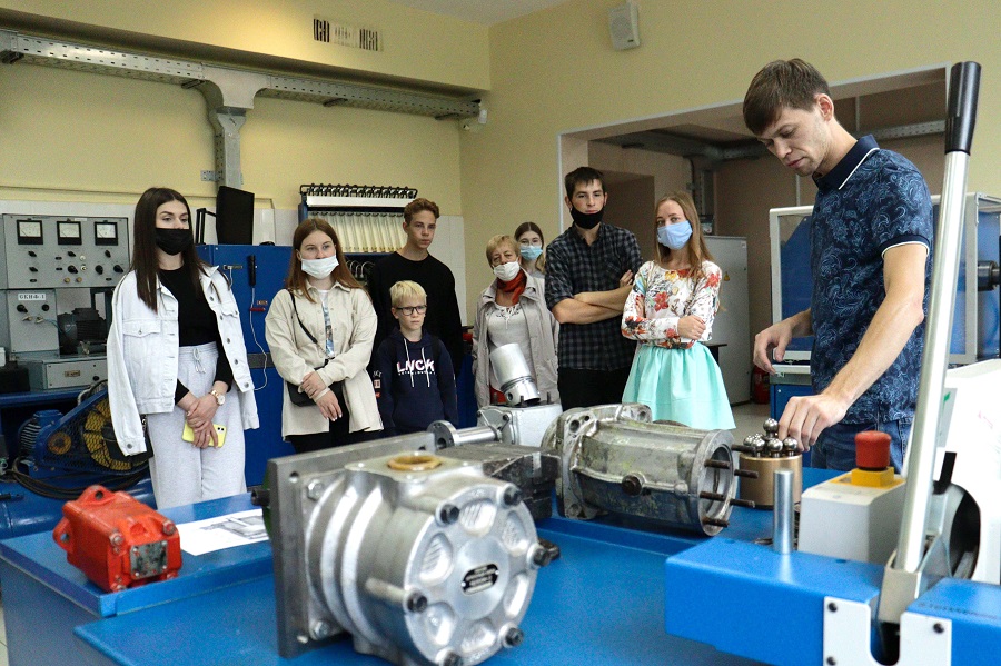 ОмГТУ провел экскурсии для омичей и гостей города ОмГТУ провел экскурсии для омичей и гостей города