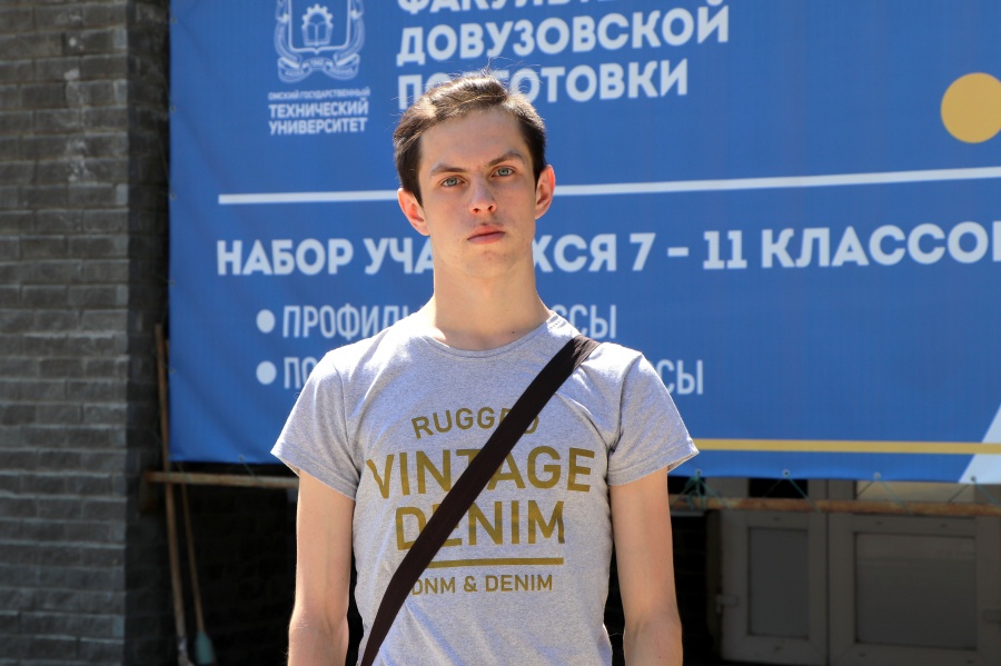 Трехтысячным абитуриентом ОмГТУ стал выпускник омского колледжа Трехтысячным абитуриентом ОмГТУ стал выпускник омского колледжа