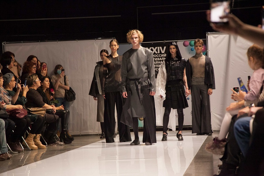 Модные коллекции студенток ОмГТУ стали лучшими на всероссийском фестивале дизайна Модные коллекции студенток ОмГТУ стали лучшими на всероссийском фестивале дизайна