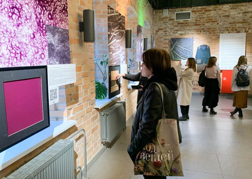 Омская Арт-резиденция представила «Анатомию ткани» в Тюмени Омская Арт-резиденция представила «Анатомию ткани» в Тюмени