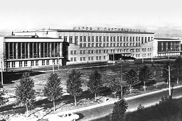 Победа! 70 лет. В 1942 году в Омске появился новый вуз - машиностроительный институт Победа! 70 лет. В 1942 году в Омске появился новый вуз - машиностроительный институт