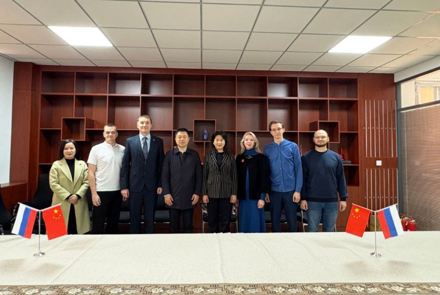 Наука без границ: преподаватели ОмГТУ делятся знаниями с китайскими студентами Наука без границ: преподаватели ОмГТУ делятся знаниями с китайскими студентами