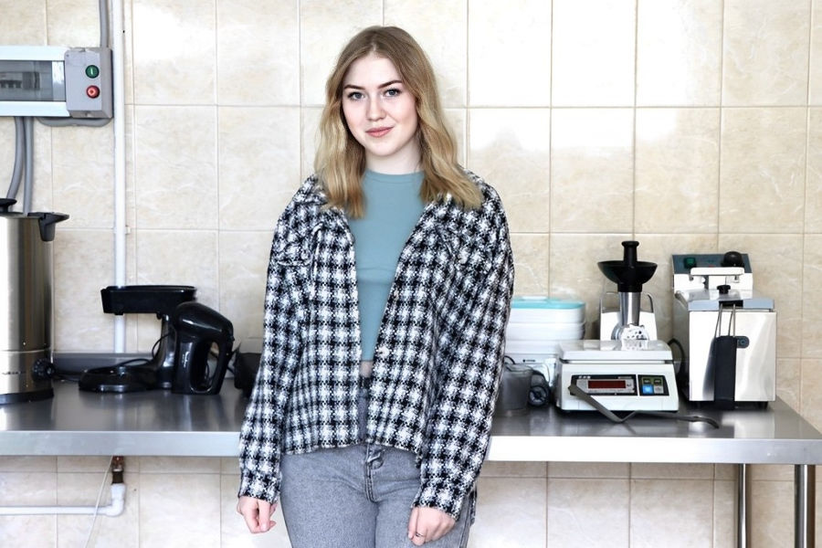 Студентка ОмГТУ создает творожные сырки в виде кошачьих лапок Студентка ОмГТУ создает творожные сырки в виде кошачьих лапок