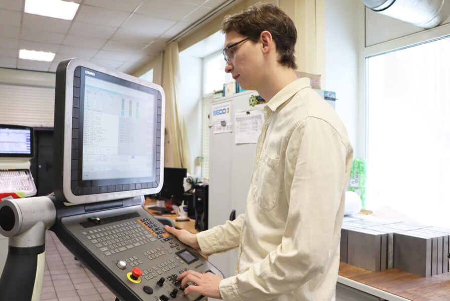 В Омском политехе отрабатывают технологию создания режущего инструмента с целью импортозамещения В Омском политехе отрабатывают технологию создания режущего инструмента с целью импортозамещения