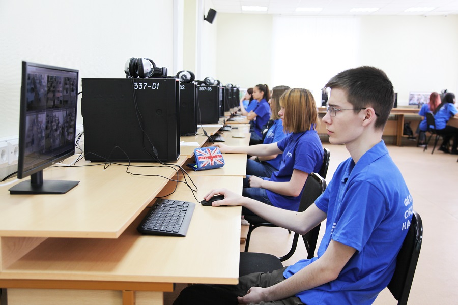 «Все под контролем!»: в ОмГТУ наблюдают за проведением ЕГЭ «Все под контролем!»: в ОмГТУ наблюдают за проведением ЕГЭ