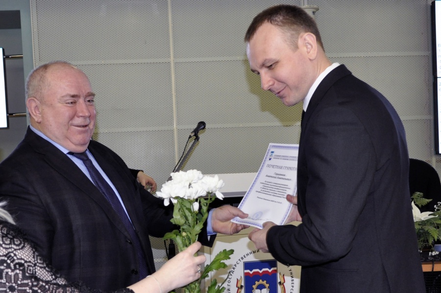 Сотрудники ОмГТУ награждены почетными грамотами и дипломами Сотрудники ОмГТУ награждены почетными грамотами и дипломами