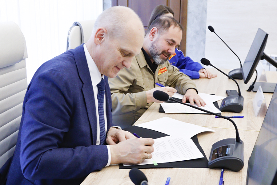 ОмГТУ заключил новое соглашение о развитии студенческих отрядов ОмГТУ заключил новое соглашение о развитии студенческих отрядов