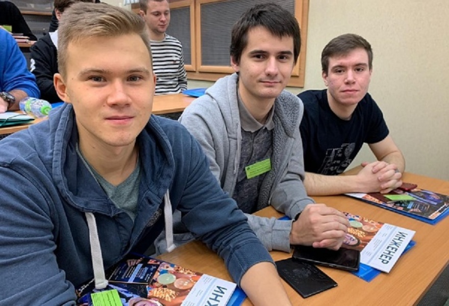 Студенты и аспиранты ОмГТУ стали губернаторскими стипендиатами Студенты и аспиранты ОмГТУ стали губернаторскими стипендиатами