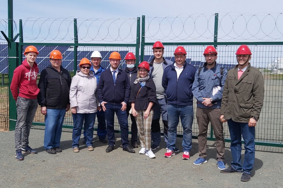 Ученые Омского политеха посетили первую солнечную электростанцию региона Ученые Омского политеха посетили первую солнечную электростанцию региона