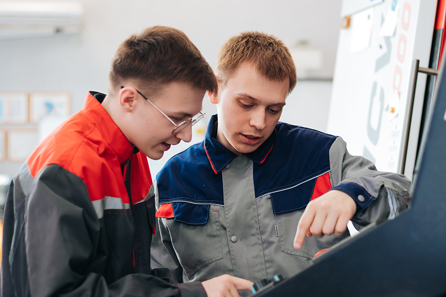 Начальник учебного центра ОМО им. П. И. Баранова: «Выпускники ОмГТУ обладают всеми необходимыми для работы компетенциями» Начальник учебного центра ОМО им. П. И. Баранова: «Выпускники ОмГТУ обладают всеми необходимыми для работы компетенциями»