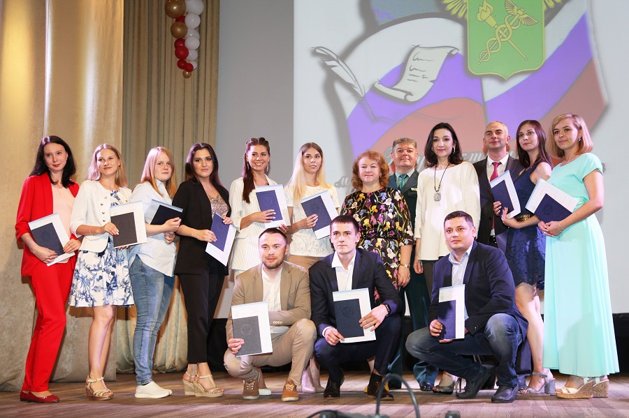 Представители органов власти города Омска вручили дипломы будущим госслужащим Представители органов власти города Омска вручили дипломы будущим госслужащим