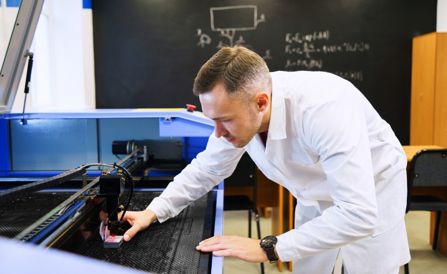 Лазер и ультразвук. В Омске создают новый способ осушки баков ракет Лазер и ультразвук. В Омске создают новый способ осушки баков ракет