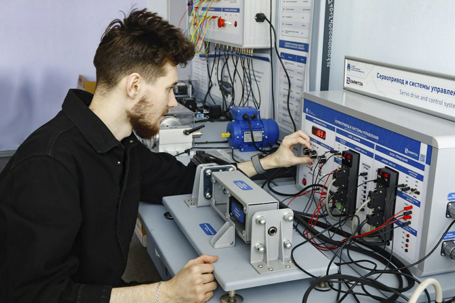 В ПИШ «СтанкоИнструментТех» открылась лаборатория мехатроники В ПИШ «СтанкоИнструментТех» открылась лаборатория мехатроники