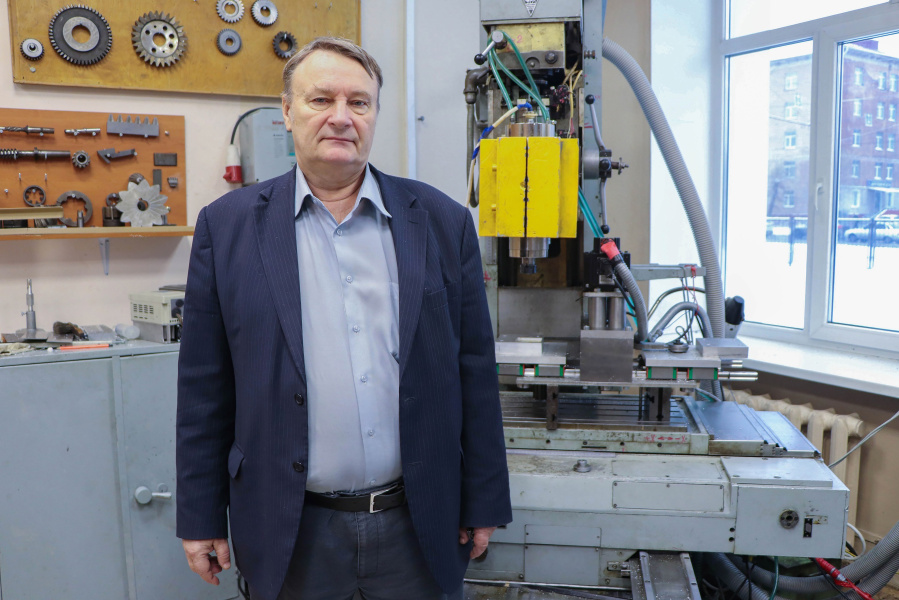 #лицаОмГТУ: о профессоре кафедры «Металлорежущие станки и инструменты» Андрее Попове #лицаОмГТУ: о профессоре кафедры «Металлорежущие станки и инструменты» Андрее Попове