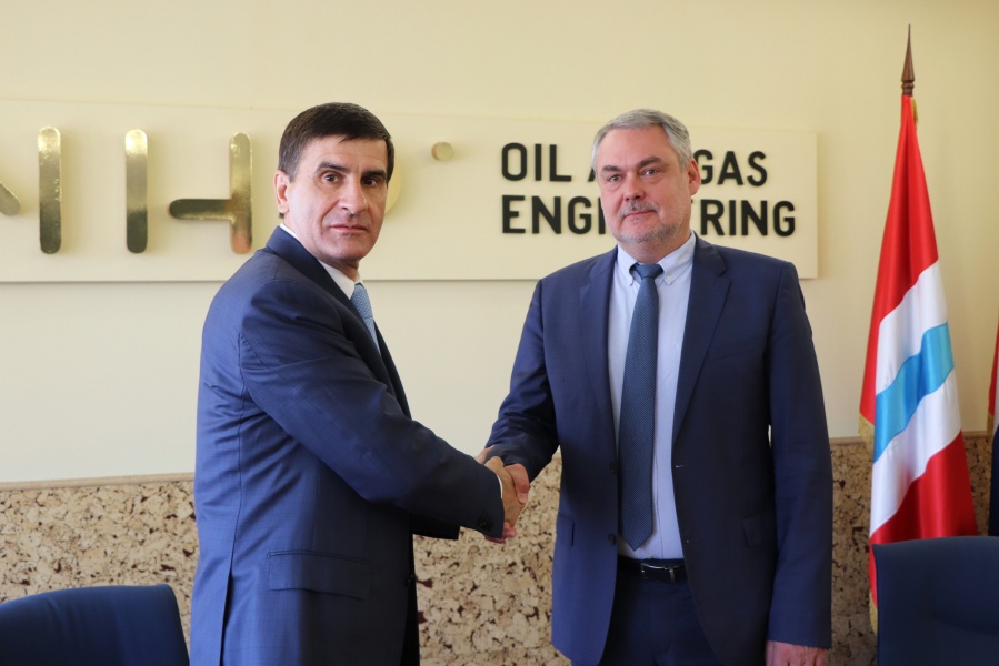 ����� � ��� ����ϻ ��������� ���������� � ������-����������� ��������������