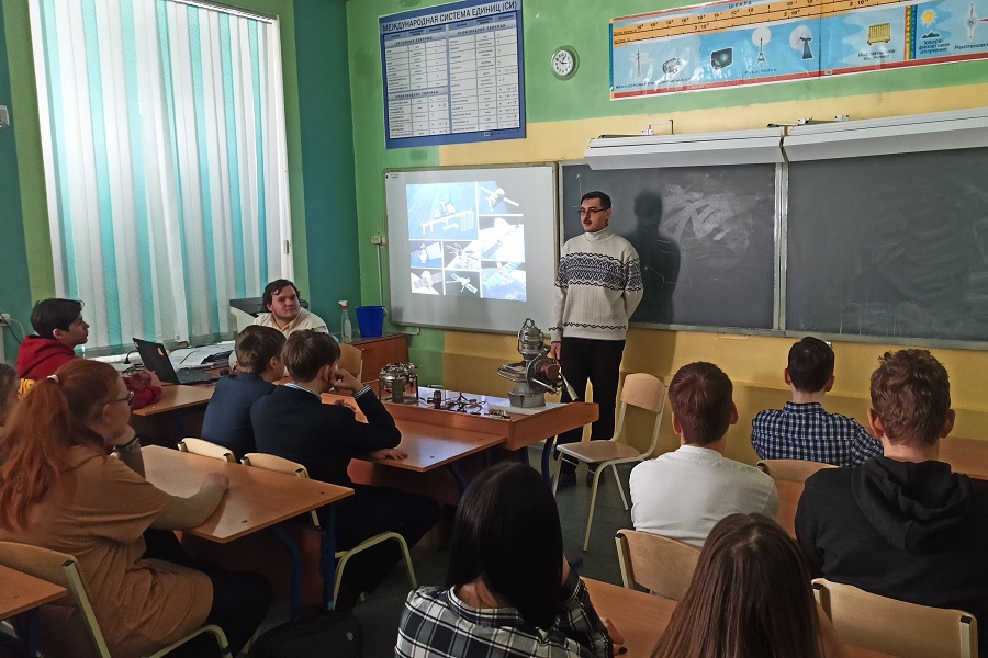 Политехники провели для школьников Омска космические уроки Политехники провели для школьников Омска космические уроки