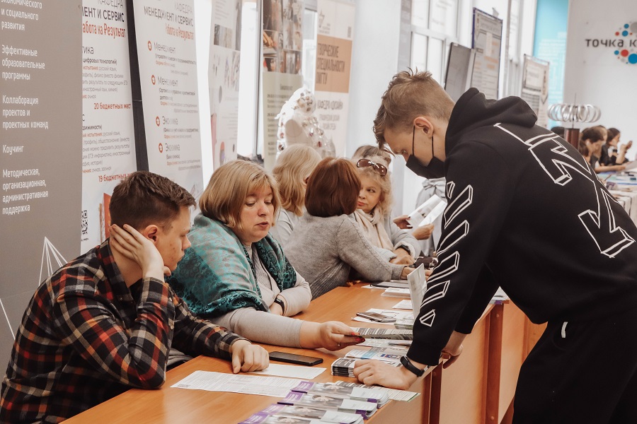 Экватор приемной кампании 2021: в ОмГТУ подведены промежуточные итоги Экватор приемной кампании 2021: в ОмГТУ подведены промежуточные итоги