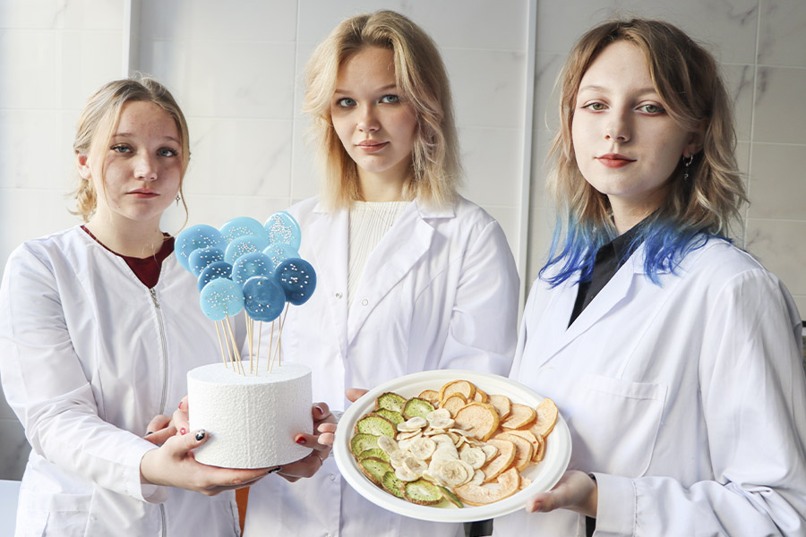 Очистка морей, белок из водоросли и искусственная кожа: что показали журналистам на пресс-туре в ОмГТУ Очистка морей, белок из водоросли и искусственная кожа: что показали журналистам на пресс-туре в ОмГТУ