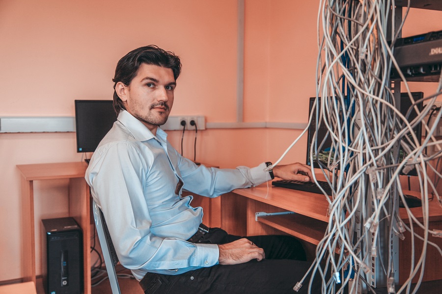 Аспирант ОмГТУ Григорий Фофанов: «Вначале наука покорила меня, а теперь я покоряю науку» Аспирант ОмГТУ Григорий Фофанов: «Вначале наука покорила меня, а теперь я покоряю науку»