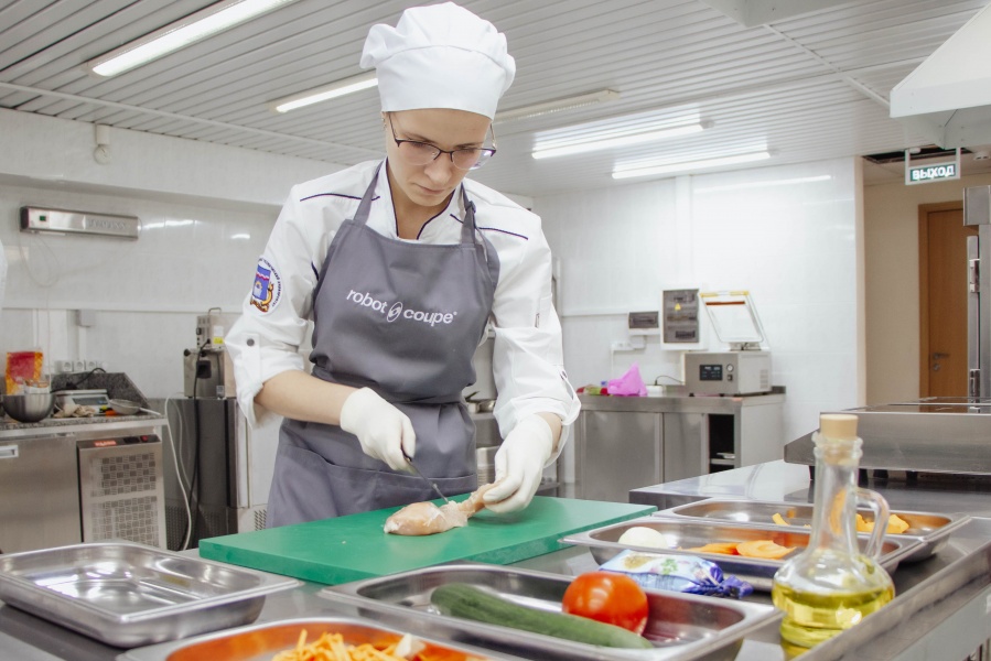 Политехники разрабатывают новое меню для омских школьников Политехники разрабатывают новое меню для омских школьников