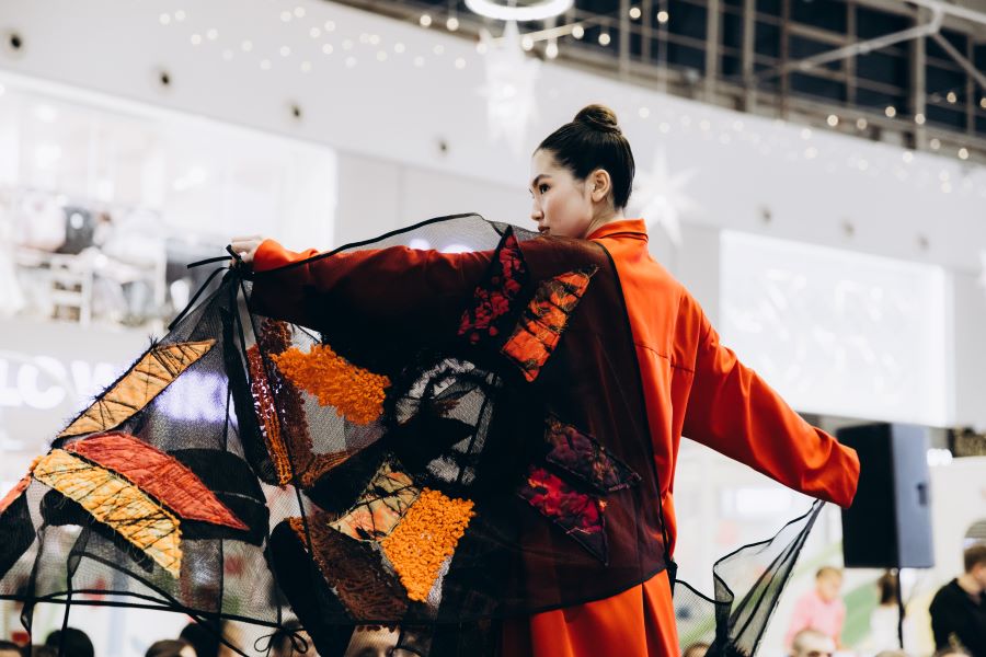 Прошло главное модное событие года – фестиваль дизайна и искусств «Сибирская этника – 2025» Прошло главное модное событие года – фестиваль дизайна и искусств «Сибирская этника – 2025»