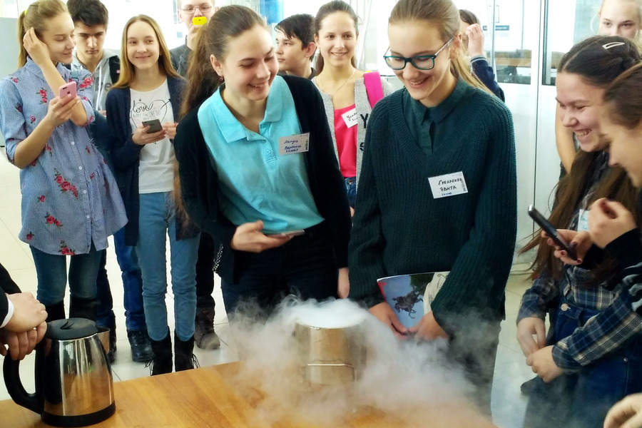 Одаренные дети Омской области побывали в лабораториях ОмГТУ Одаренные дети Омской области побывали в лабораториях ОмГТУ