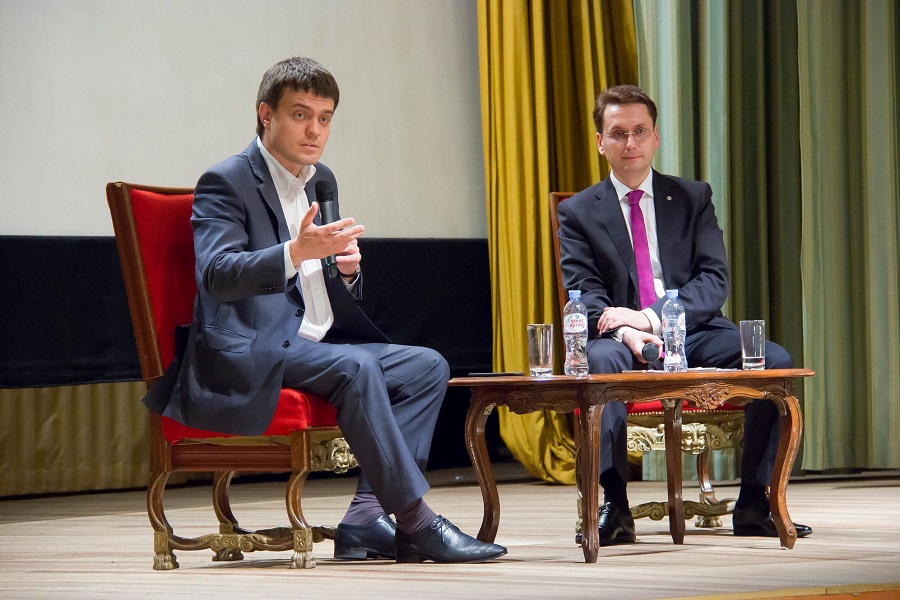 Проректора ОмГТУ Дмитрия Маевского поддержал министр Михаил Котюков Проректора ОмГТУ Дмитрия Маевского поддержал министр Михаил Котюков