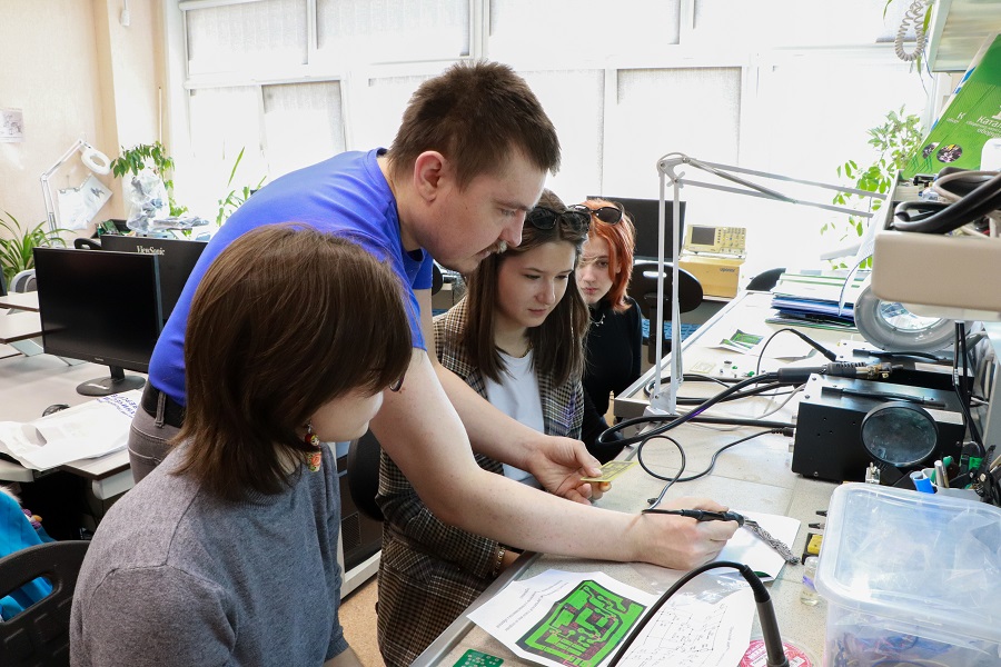 Старшеклассники знакомятся с ОмГТУ в рамках Всероссийской акции «Неделя без турникетов» Старшеклассники знакомятся с ОмГТУ в рамках Всероссийской акции «Неделя без турникетов»