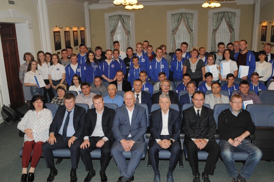 Будущее энергетики в руках студентов энергетического института ОмГТУ Будущее энергетики в руках студентов энергетического института ОмГТУ