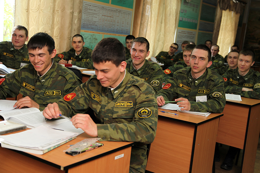 Инженеров – в офицеры. Омские студенты осваивают сразу две специальности Инженеров – в офицеры. Омские студенты осваивают сразу две специальности