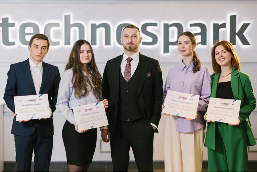Студенты ОмГТУ стали выпускниками четвертого сезона программы стартапов от «ТехноСпарка» Студенты ОмГТУ стали выпускниками четвертого сезона программы стартапов от «ТехноСпарка»