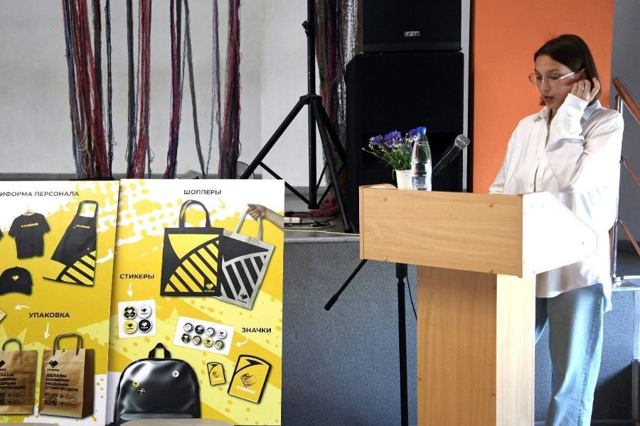 Студентка ОмГТУ усовершенствовала айдентику шаверма-бара Студентка ОмГТУ усовершенствовала айдентику шаверма-бара