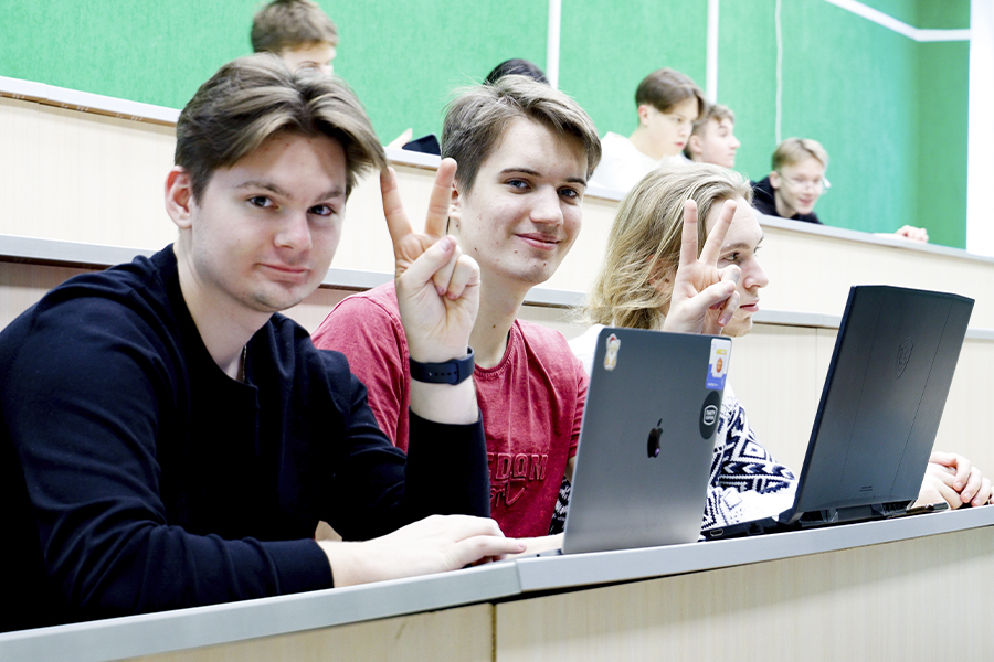 Будущее IT: политехники перенимают опыт у экспертов отрасли информационных технологий Будущее IT: политехники перенимают опыт у экспертов отрасли информационных технологий