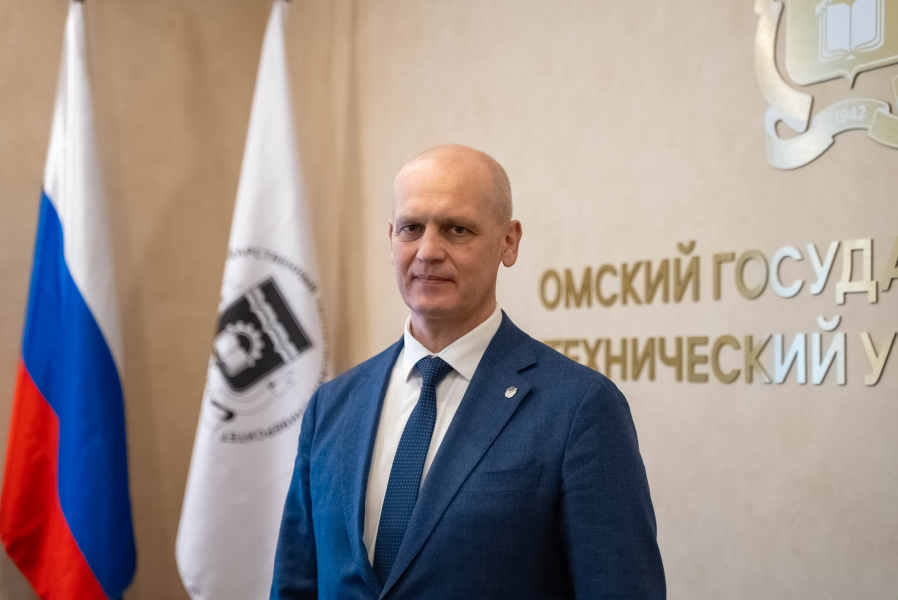 Ректор Павел Корчагин поздравляет ОмГТУ с 83-летием Ректор Павел Корчагин поздравляет ОмГТУ с 83-летием