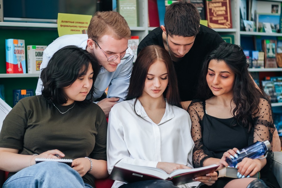 ОмГТУ начнет обучать иностранцев русскому языку ОмГТУ начнет обучать иностранцев русскому языку