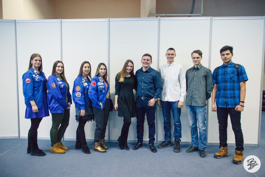 "Диалог на равных": студенты ОмГТУ встретились с главой региона Александром Бурковым "Диалог на равных": студенты ОмГТУ встретились с главой региона Александром Бурковым