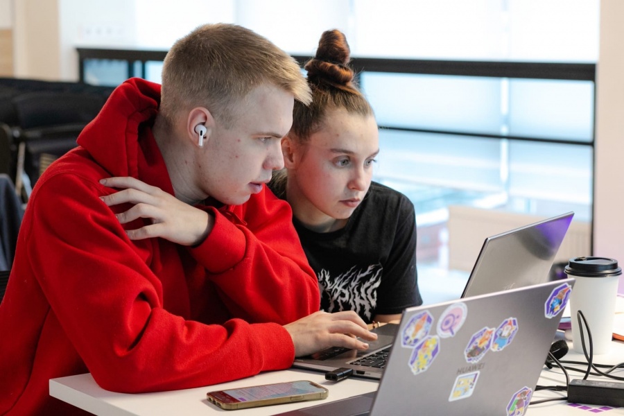 Студентка радиотехнического факультета ОмГТУ стала стипендиатом компании Astra Linux Студентка радиотехнического факультета ОмГТУ стала стипендиатом компании Astra Linux