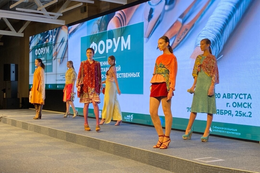 Молодые дизайнеры политеха представили свои коллекции на городском форуме ремесленников Молодые дизайнеры политеха представили свои коллекции на городском форуме ремесленников