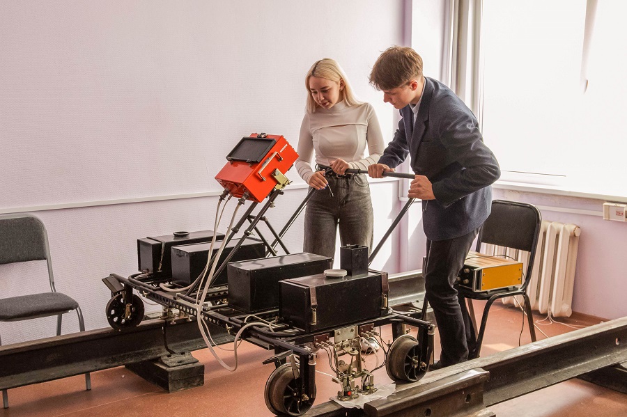 ОмГТУ откроет свои двери для студентов и школьников Омска ОмГТУ откроет свои двери для студентов и школьников Омска